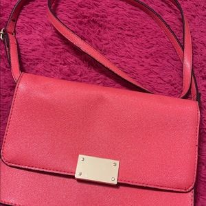 Cute, small, pink crossbody!
